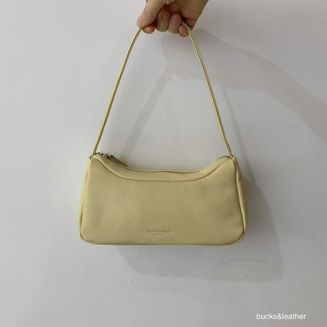 Mardi; mardi mercredi; 韓國代購；代購；korea; bag; leather; handbag; 牛皮；羊皮；手袋；皮袋；bucks & leather; fashion; 時裝； 韓國；正貨；正版；正品；韓國直送；代購直送；衛衣；hoodie; 東大門；韓國代購；韓國直送；韓國袋；韓國手袋；韓國製造；真皮手袋；牛皮袋；羊皮袋；korea; made in korea; 韓國正版