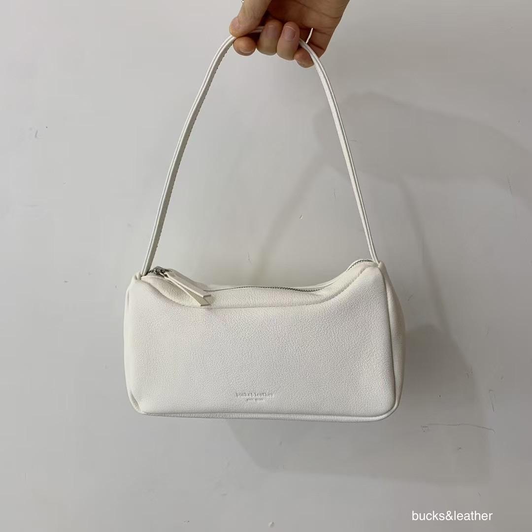 Mardi; mardi mercredi; 韓國代購；代購；korea; bag; leather; handbag; 牛皮；羊皮；手袋；皮袋；bucks & leather; fashion; 時裝； 韓國；正貨；正版；正品；韓國直送；代購直送；衛衣；hoodie; 東大門；韓國代購；韓國直送；韓國袋；韓國手袋；韓國製造；真皮手袋；牛皮袋；羊皮袋；korea; made in korea; 韓國正版