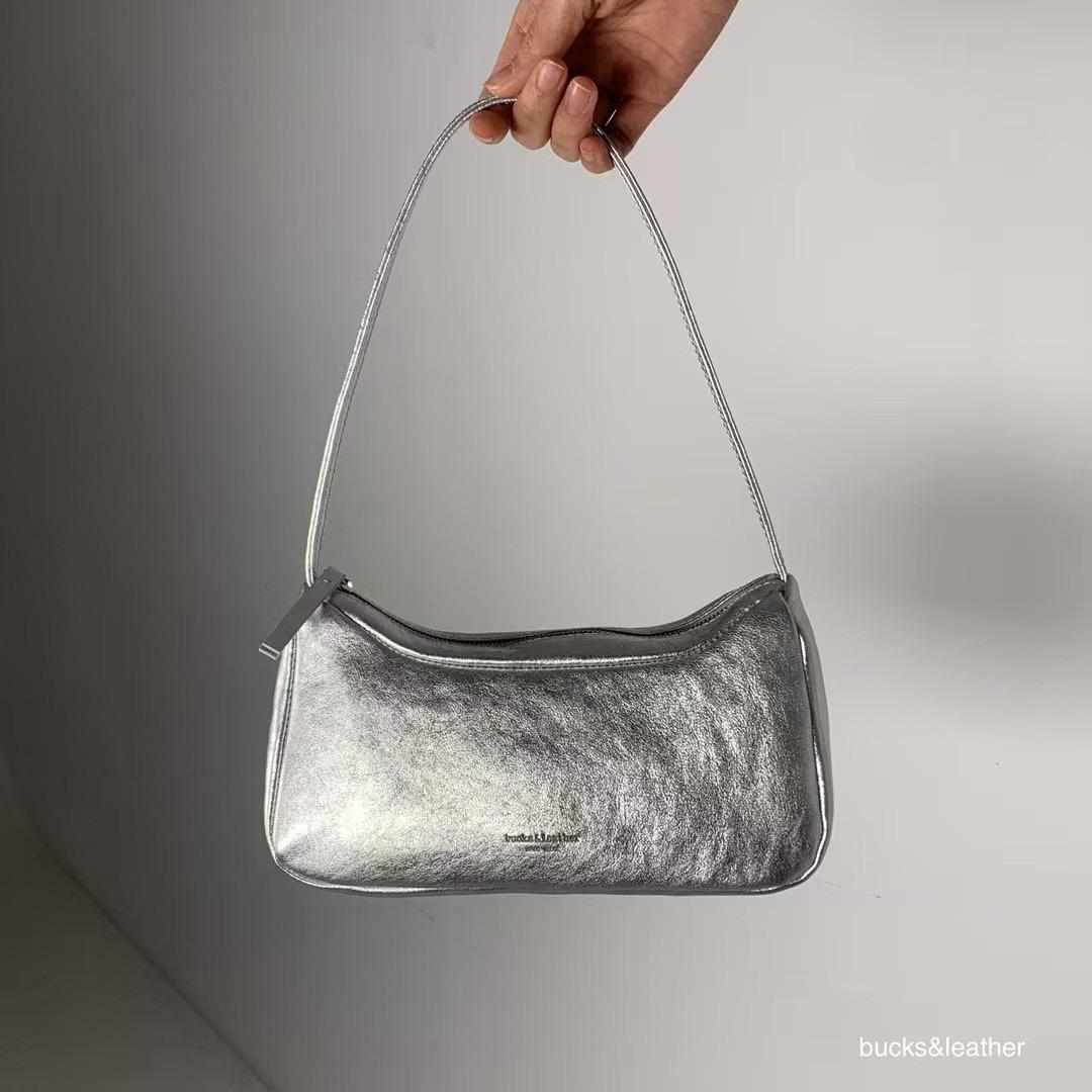 Mardi; mardi mercredi; 韓國代購；代購；korea; bag; leather; handbag; 牛皮；羊皮；手袋；皮袋；bucks & leather; fashion; 時裝； 韓國；正貨；正版；正品；韓國直送；代購直送；衛衣；hoodie; 東大門；韓國代購；韓國直送；韓國袋；韓國手袋；韓國製造；真皮手袋；牛皮袋；羊皮袋；korea; made in korea; 韓國正版