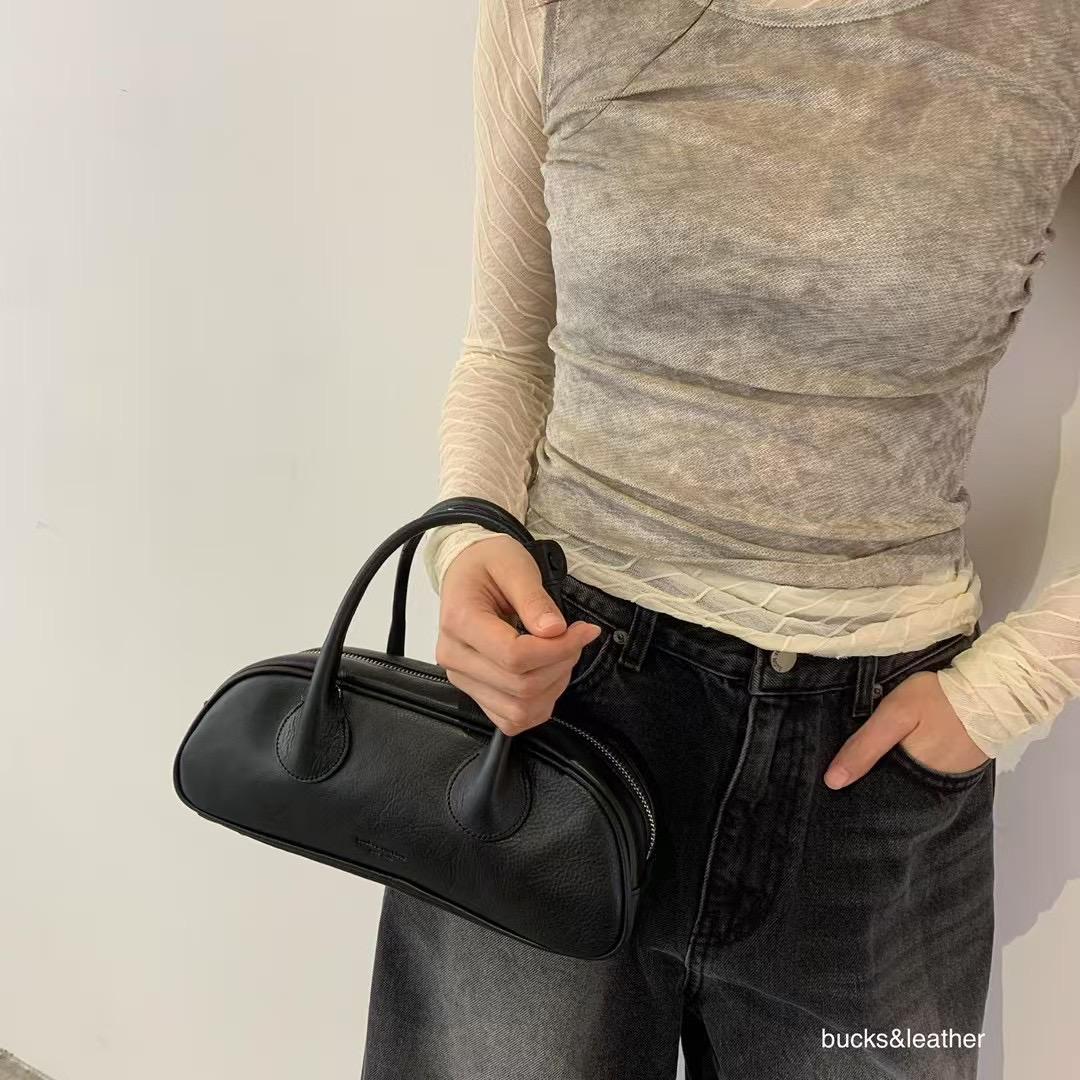 Mardi; mardi mercredi; 韓國代購；代購；korea; bag; leather; handbag; 牛皮；羊皮；手袋；皮袋；bucks & leather; fashion; 時裝； 韓國；正貨；正版；正品；韓國直送；代購直送；衛衣；hoodie; 東大門；韓國代購；韓國直送；韓國袋；韓國手袋；韓國製造；真皮手袋；牛皮袋；羊皮袋；korea; made in korea; 韓國正版