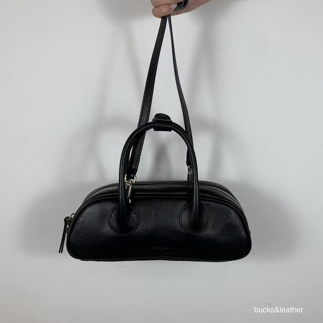 Mardi; mardi mercredi; 韓國代購；代購；korea; bag; leather; handbag; 牛皮；羊皮；手袋；皮袋；bucks & leather; fashion; 時裝； 韓國；正貨；正版；正品；韓國直送；代購直送；衛衣；hoodie; 東大門；韓國代購；韓國直送；韓國袋；韓國手袋；韓國製造；真皮手袋；牛皮袋；羊皮袋；korea; made in korea; 韓國正版