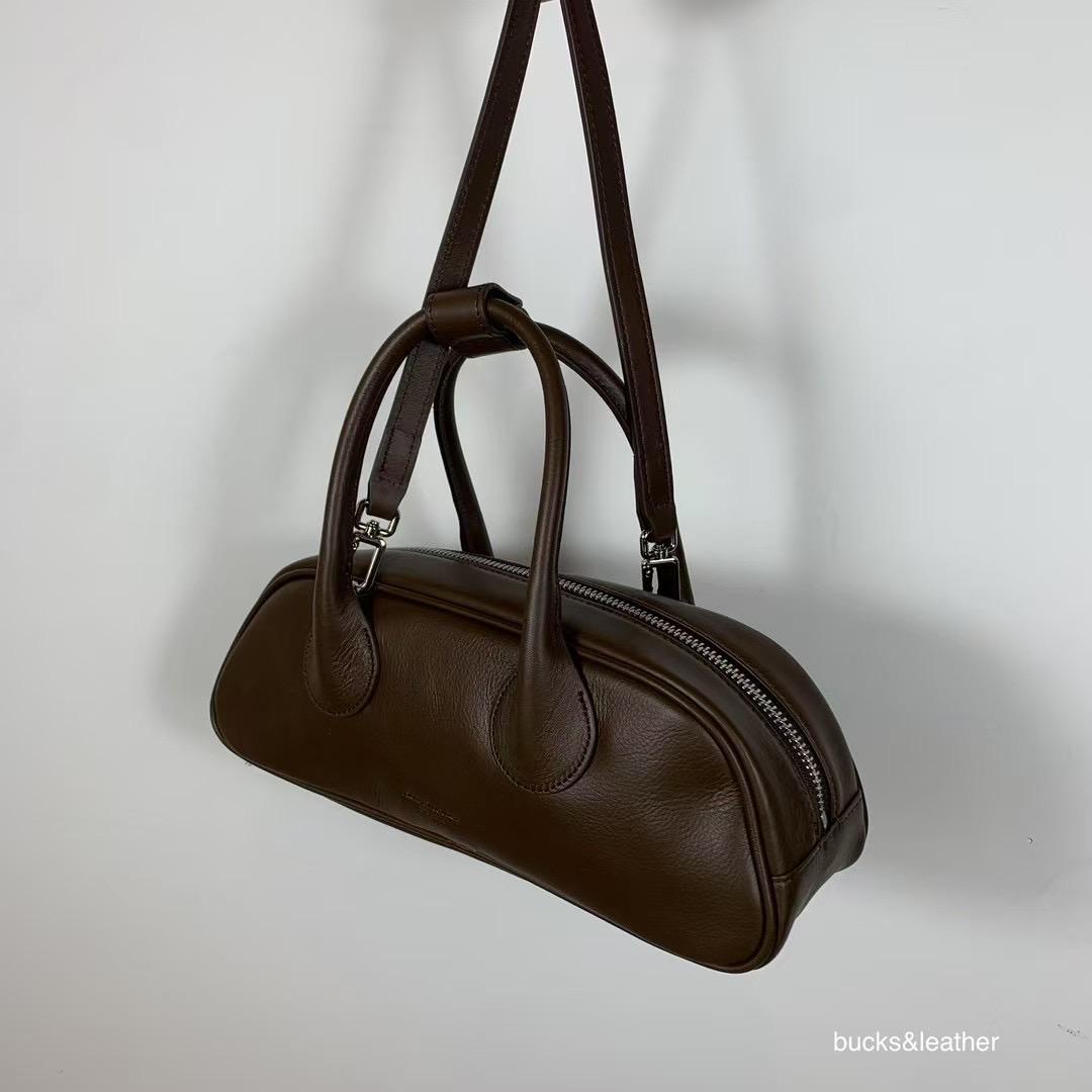 Mardi; mardi mercredi; 韓國代購；代購；korea; bag; leather; handbag; 牛皮；羊皮；手袋；皮袋；bucks & leather; fashion; 時裝； 韓國；正貨；正版；正品；韓國直送；代購直送；衛衣；hoodie; 東大門；韓國代購；韓國直送；韓國袋；韓國手袋；韓國製造；真皮手袋；牛皮袋；羊皮袋；korea; made in korea; 韓國正版