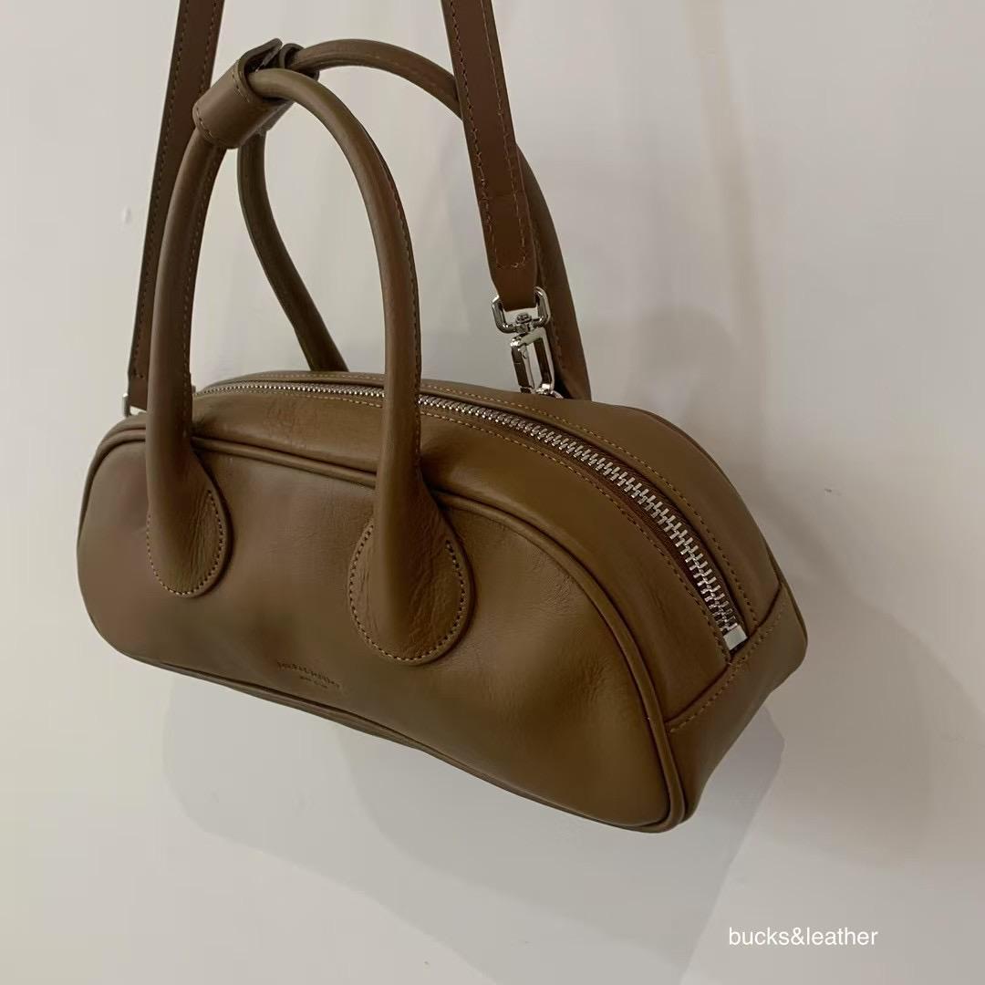 Mardi; mardi mercredi; 韓國代購；代購；korea; bag; leather; handbag; 牛皮；羊皮；手袋；皮袋；bucks & leather; fashion; 時裝； 韓國；正貨；正版；正品；韓國直送；代購直送；衛衣；hoodie; 東大門；韓國代購；韓國直送；韓國袋；韓國手袋；韓國製造；真皮手袋；牛皮袋；羊皮袋；korea; made in korea; 韓國正版
