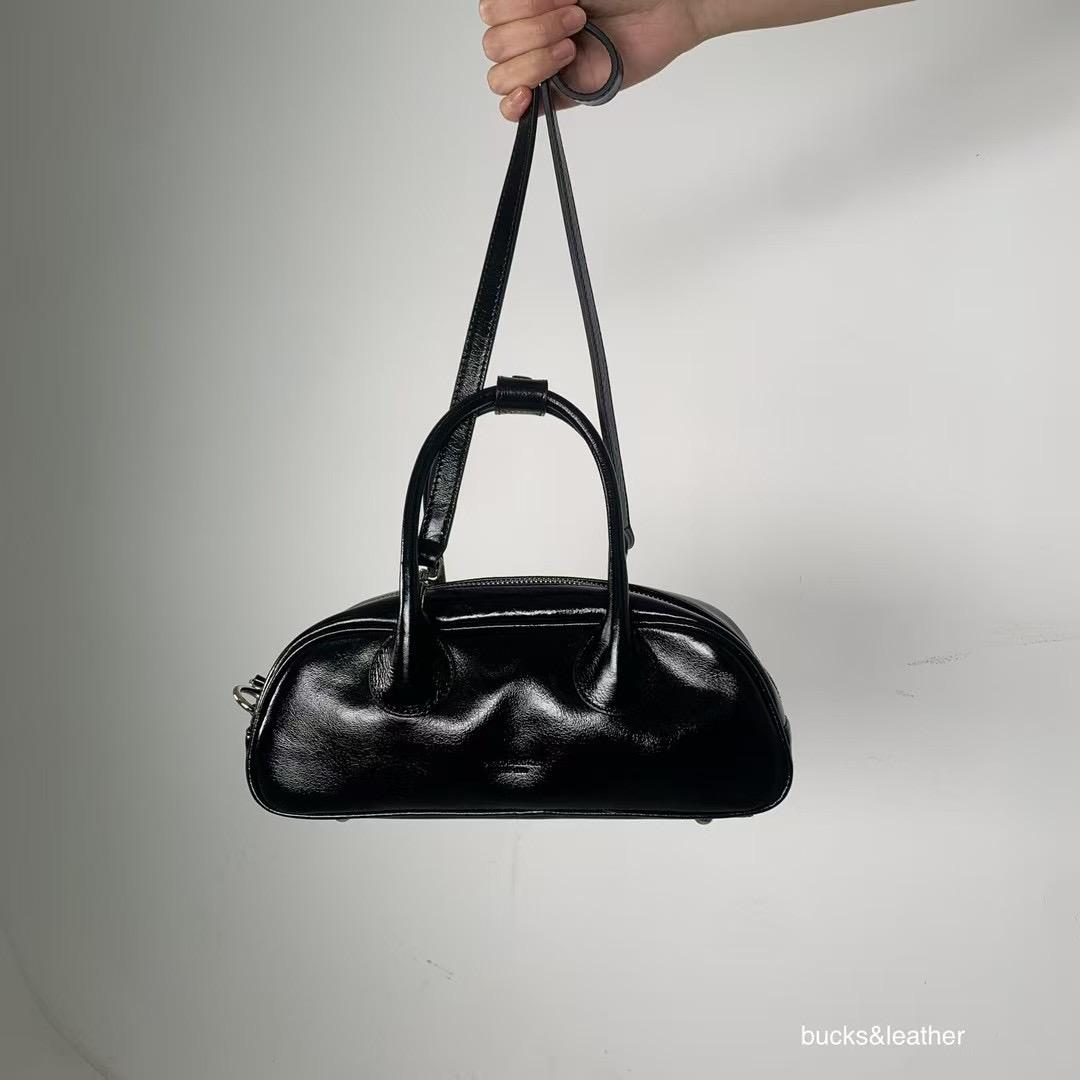 Mardi; mardi mercredi; 韓國代購；代購；korea; bag; leather; handbag; 牛皮；羊皮；手袋；皮袋；bucks & leather; fashion; 時裝； 韓國；正貨；正版；正品；韓國直送；代購直送；衛衣；hoodie; 東大門；韓國代購；韓國直送；韓國袋；韓國手袋；韓國製造；真皮手袋；牛皮袋；羊皮袋；korea; made in korea; 韓國正版