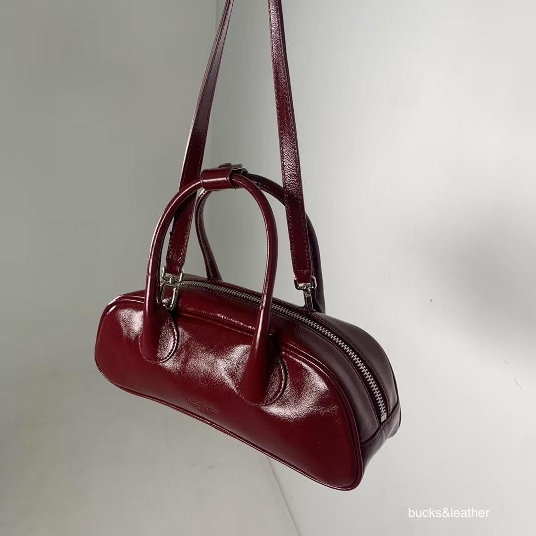 Mardi; mardi mercredi; 韓國代購；代購；korea; bag; leather; handbag; 牛皮；羊皮；手袋；皮袋；bucks & leather; fashion; 時裝； 韓國；正貨；正版；正品；韓國直送；代購直送；衛衣；hoodie; 東大門；韓國代購；韓國直送；韓國袋；韓國手袋；韓國製造；真皮手袋；牛皮袋；羊皮袋；korea; made in korea; 韓國正版