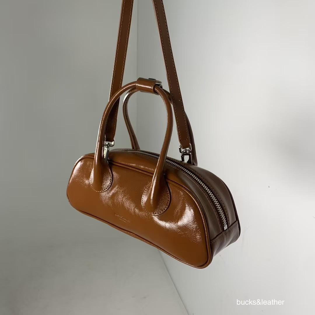 Mardi; mardi mercredi; 韓國代購；代購；korea; bag; leather; handbag; 牛皮；羊皮；手袋；皮袋；bucks & leather; fashion; 時裝； 韓國；正貨；正版；正品；韓國直送；代購直送；衛衣；hoodie; 東大門；韓國代購；韓國直送；韓國袋；韓國手袋；韓國製造；真皮手袋；牛皮袋；羊皮袋；korea; made in korea; 韓國正版
