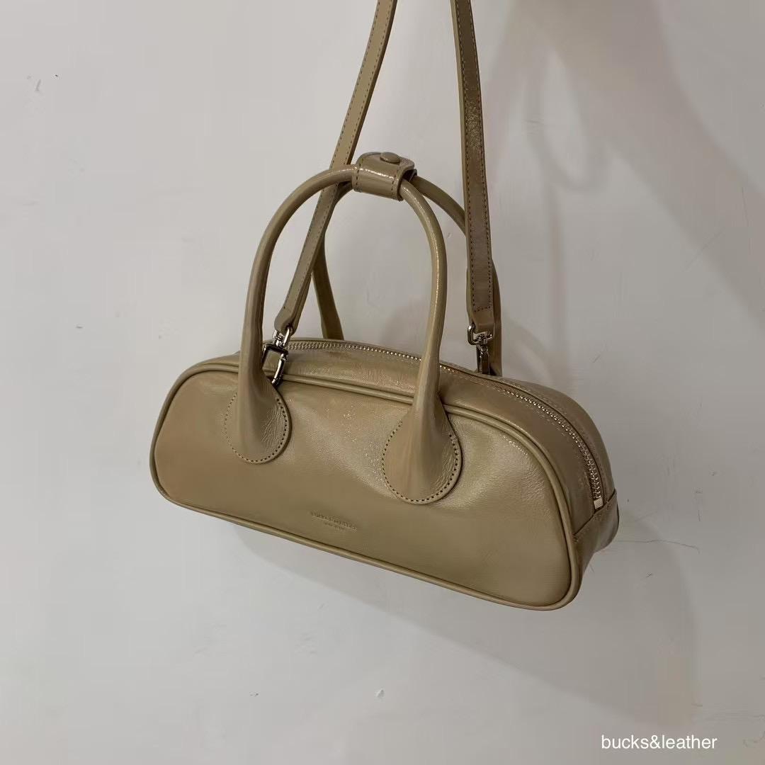 Mardi; mardi mercredi; 韓國代購；代購；korea; bag; leather; handbag; 牛皮；羊皮；手袋；皮袋；bucks & leather; fashion; 時裝； 韓國；正貨；正版；正品；韓國直送；代購直送；衛衣；hoodie; 東大門；韓國代購；韓國直送；韓國袋；韓國手袋；韓國製造；真皮手袋；牛皮袋；羊皮袋；korea; made in korea; 韓國正版
