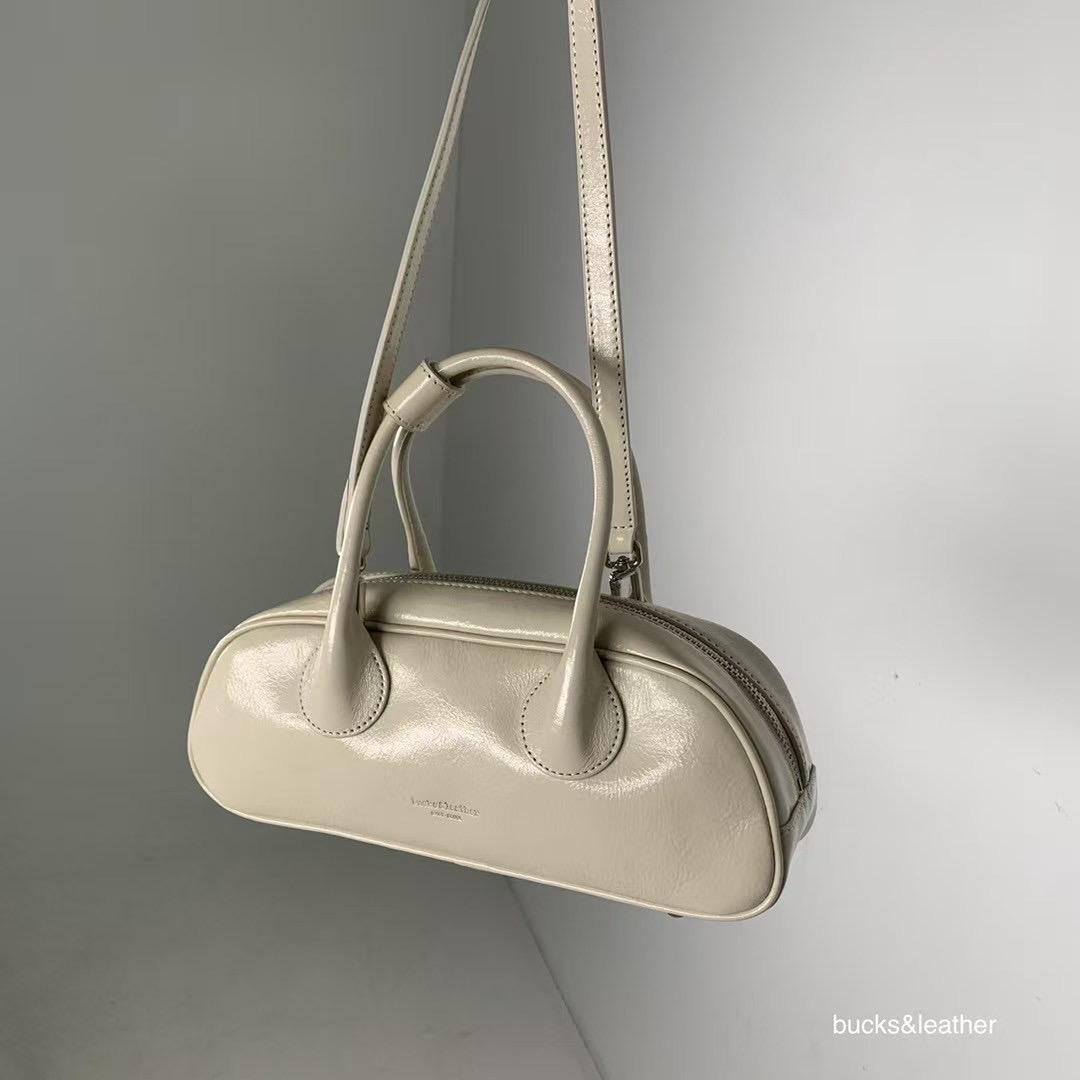 Mardi; mardi mercredi; 韓國代購；代購；korea; bag; leather; handbag; 牛皮；羊皮；手袋；皮袋；bucks & leather; fashion; 時裝； 韓國；正貨；正版；正品；韓國直送；代購直送；衛衣；hoodie; 東大門；韓國代購；韓國直送；韓國袋；韓國手袋；韓國製造；真皮手袋；牛皮袋；羊皮袋；korea; made in korea; 韓國正版