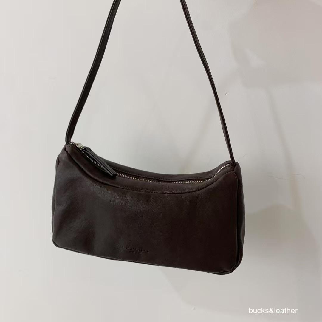 Mardi; mardi mercredi; 韓國代購；代購；korea; bag; leather; handbag; 牛皮；羊皮；手袋；皮袋；bucks & leather; fashion; 時裝； 韓國；正貨；正版；正品；韓國直送；代購直送；衛衣；hoodie; 東大門；韓國代購；韓國直送；韓國袋；韓國手袋；韓國製造；真皮手袋；牛皮袋；羊皮袋；korea; made in korea; 韓國正版