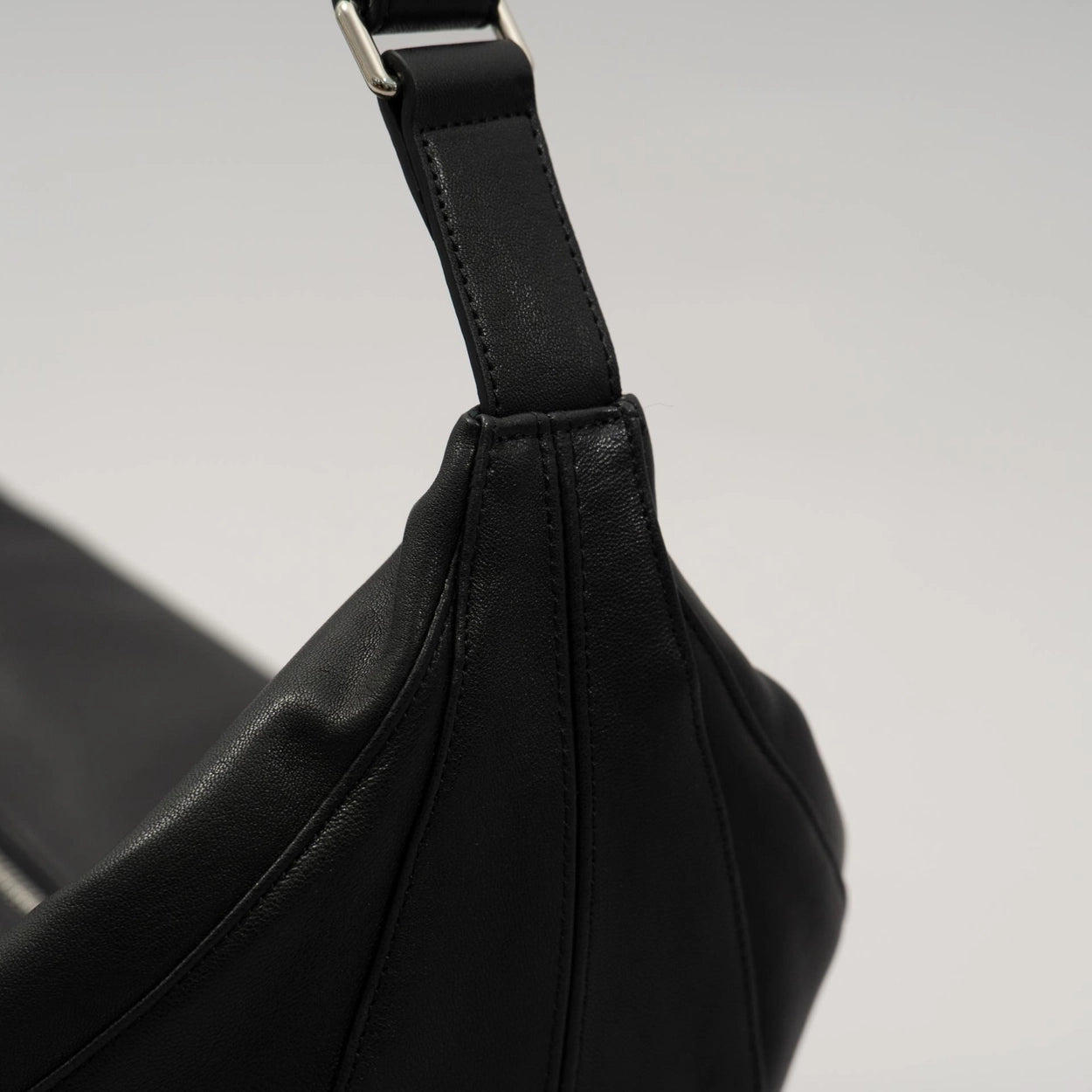 Mardi; mardi mercredi; 韓國代購；代購；korea; bag; leather; handbag; 牛皮；羊皮；手袋；皮袋；bucks & leather; fashion; 時裝； 韓國；正貨；正版；正品；韓國直送；代購直送；衛衣；hoodie; 東大門