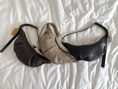B228 斜挎餃子包 Cent Crossbody Bag