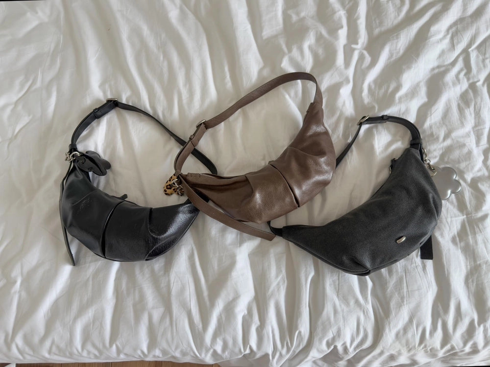 B228 斜挎餃子包 Cent Crossbody Bag