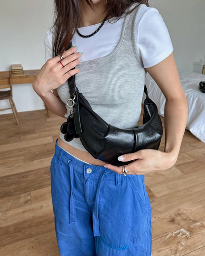 B228 斜挎餃子包 Cent Crossbody Bag